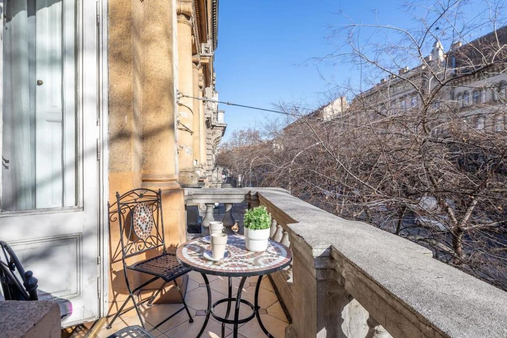 Jozsef-Corvin Central Budapest Ngoại thất bức ảnh