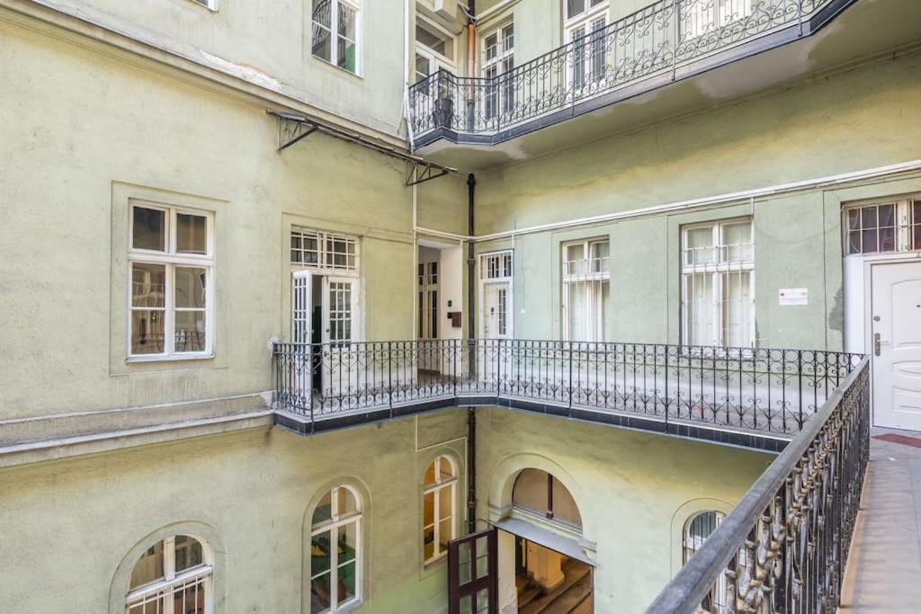 Jozsef-Corvin Central Budapest Ngoại thất bức ảnh